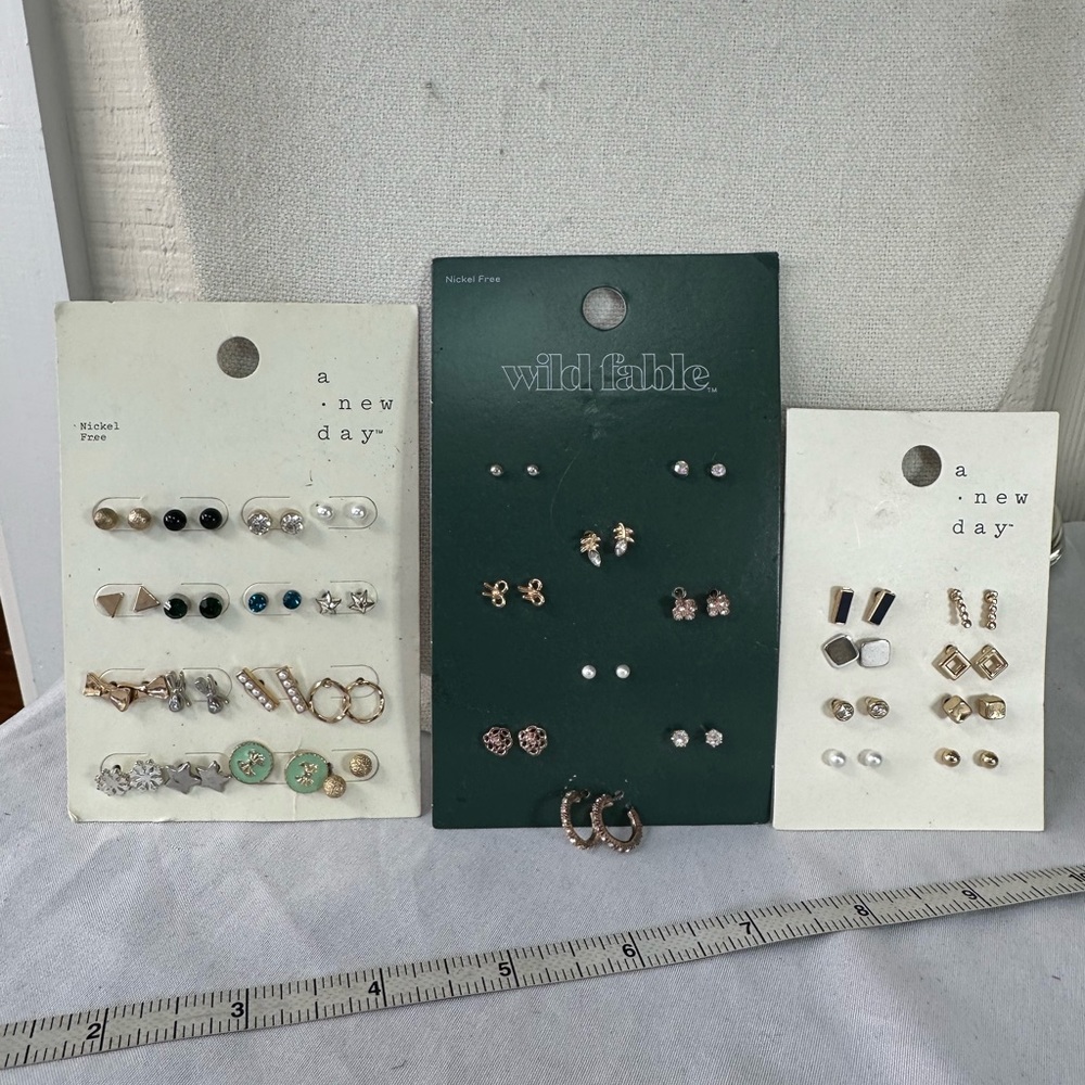 33 pairs of tiny goldtone and silvertone earrings